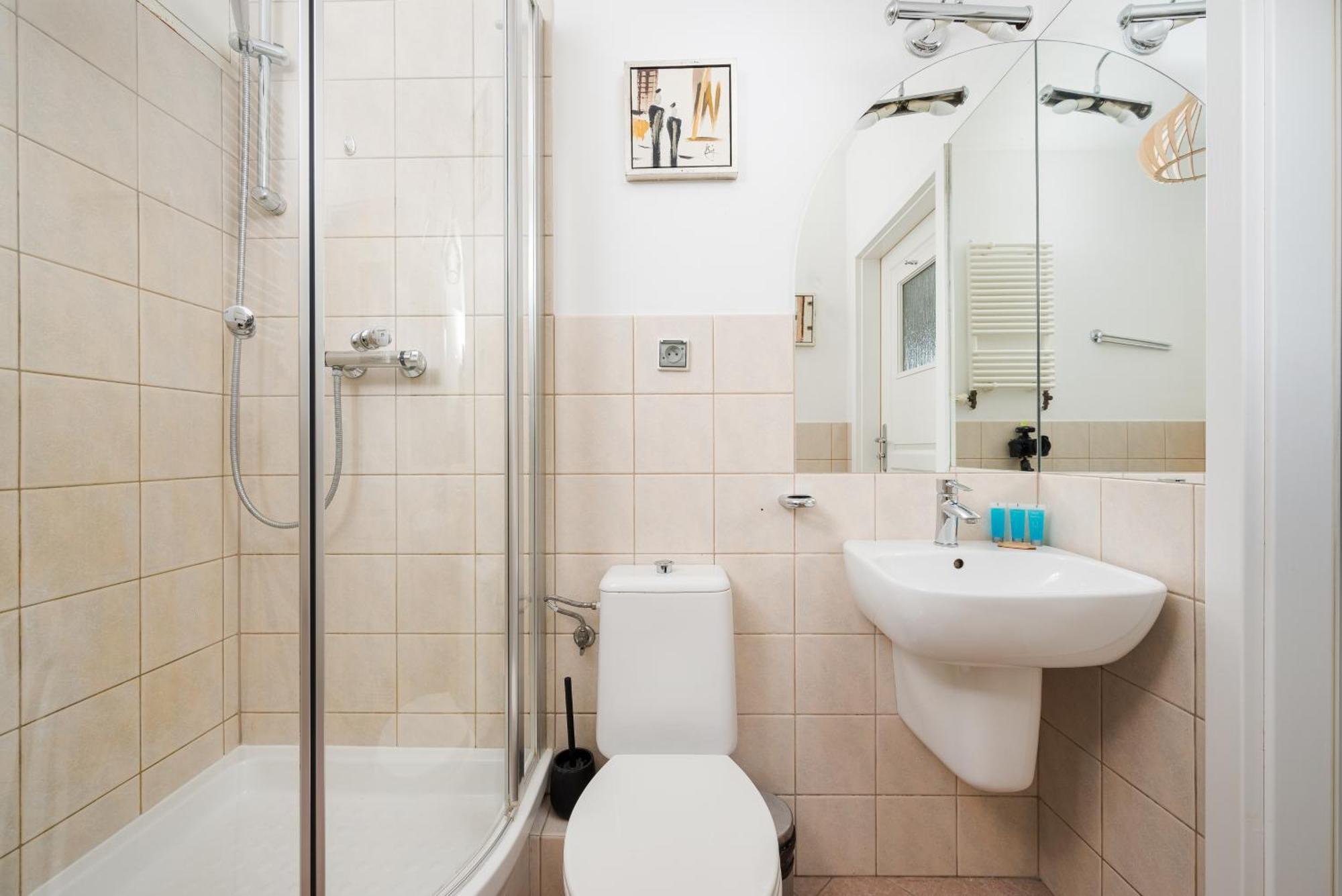 Metro Mlynow Pleasant Apartament Varsó Kültér fotó